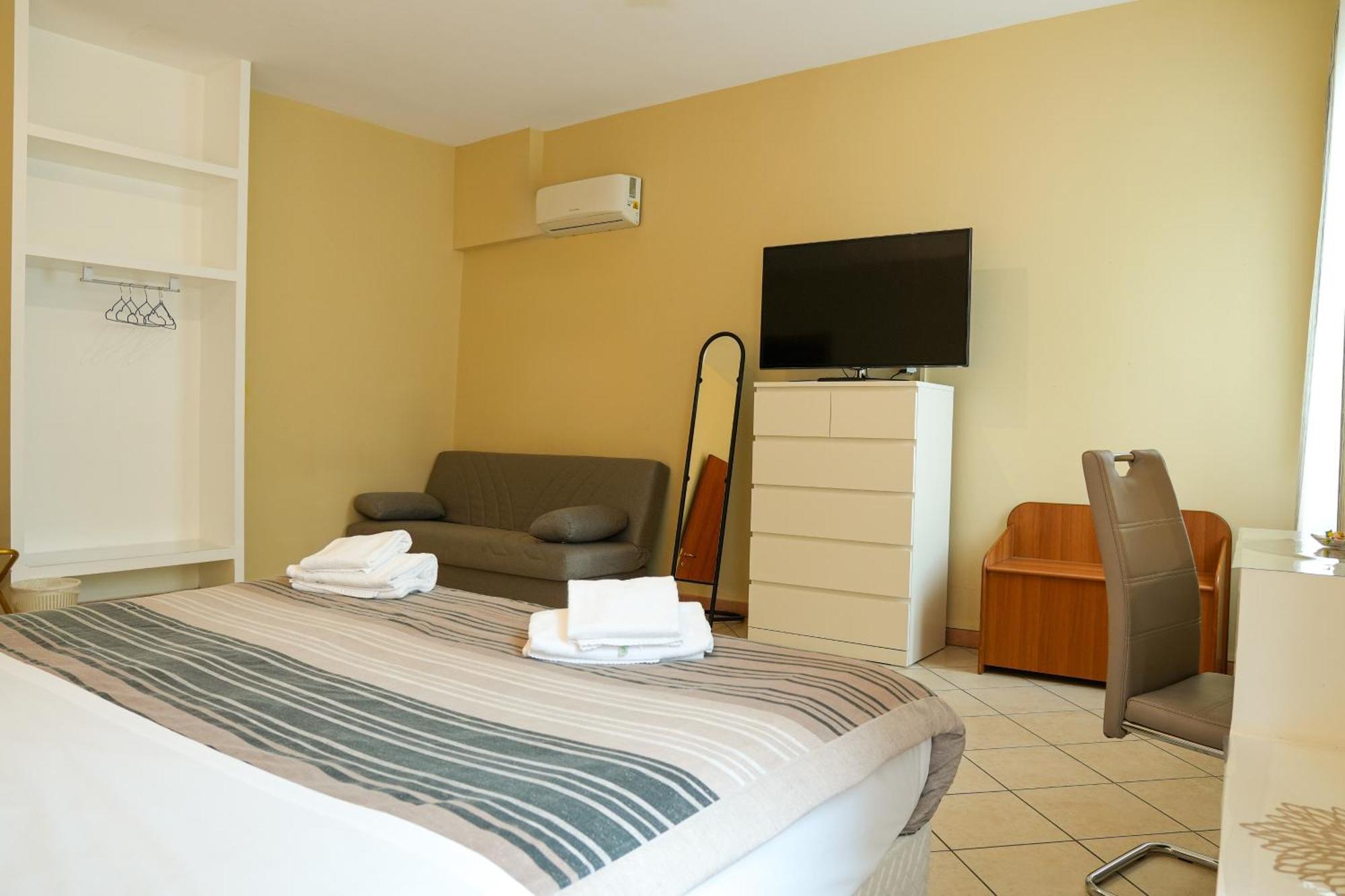 Smart Hotel *